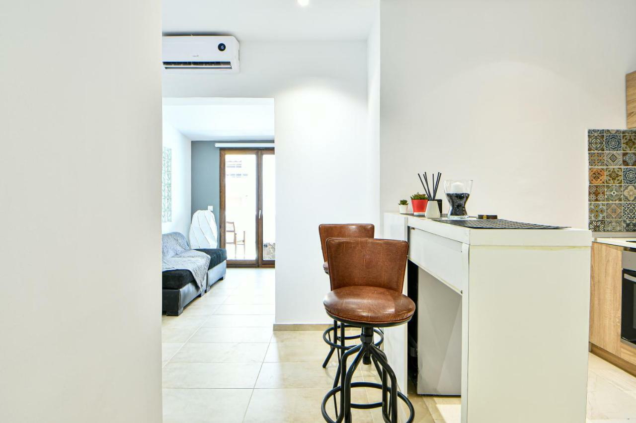 Flowers Of Athens, Boutique Aparthotel With 6-Apartments In Central Athen Eksteriør billede