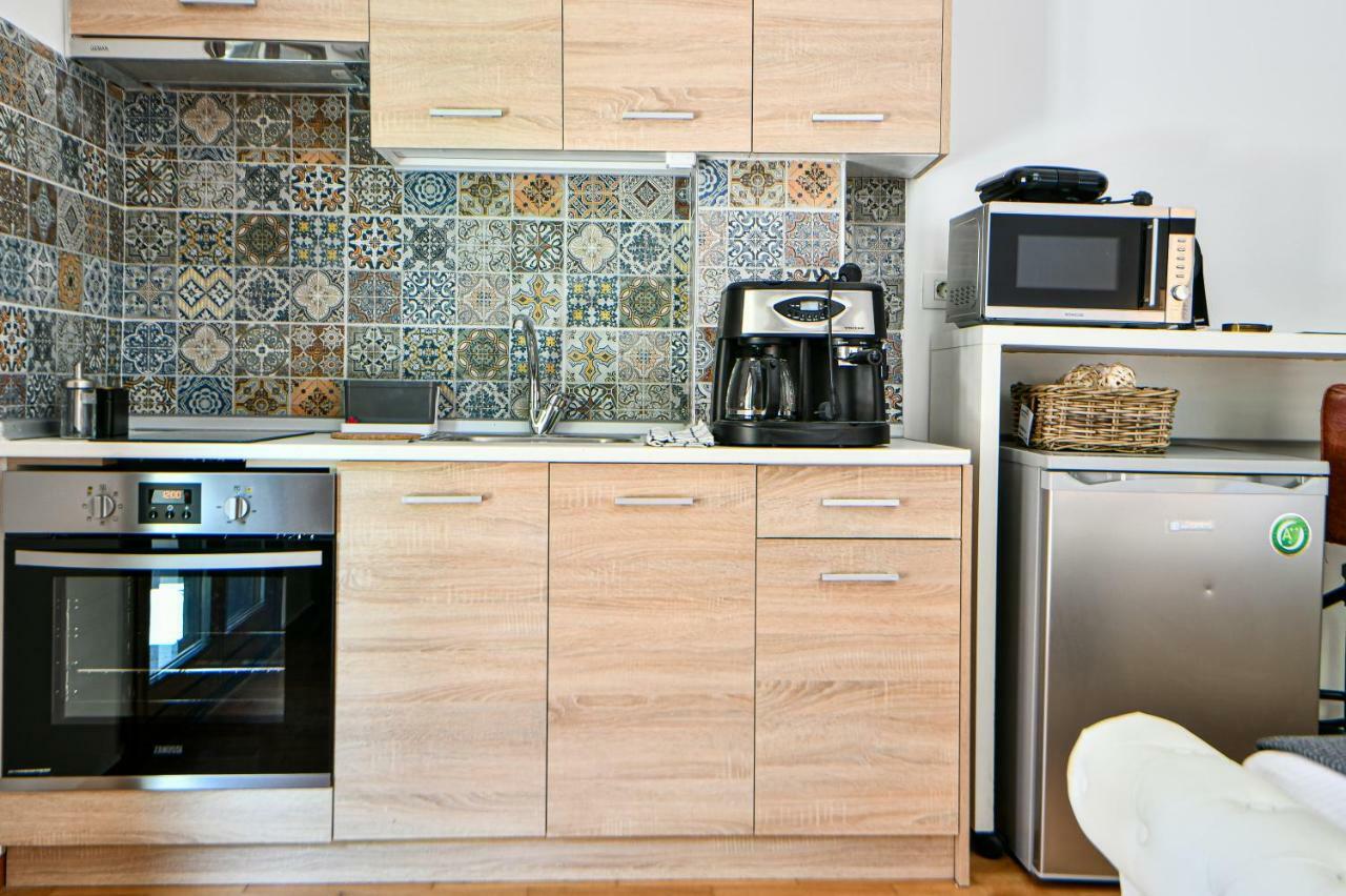 Flowers Of Athens, Boutique Aparthotel With 6-Apartments In Central Athen Eksteriør billede